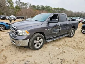 RAM 1500 SLT 5.7L 8 2017