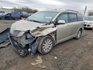 Toyota Sienna XLE 3.5L 6 2015