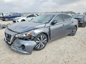 Nissan Altima SR 2.5L 4 2019