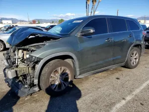 Toyota Highlander LE 3.5L 6 2015