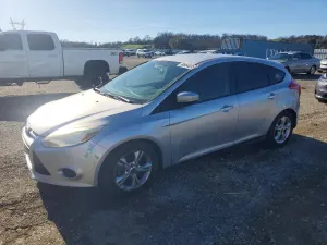 Ford Focus SE 2.0L 4 2013