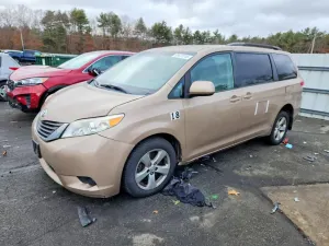 Toyota Sienna LE 3.5L 6 2014