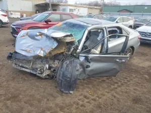 Toyota Camry LE 2.5L 4 2017