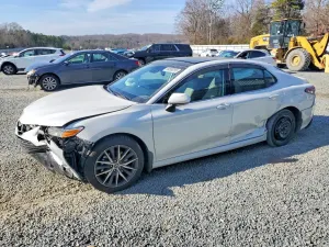 Toyota Camry XLE 2.5L 4 2021