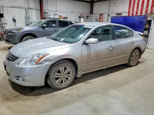 Nissan Altima BASE 2.5L 4 2010