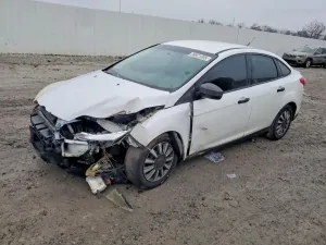 Ford Focus S 2.0L 4 2013