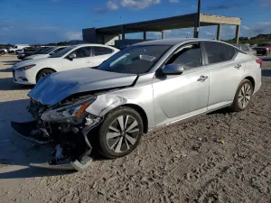Nissan Altima SV 2.5L 4 2022
