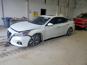 Nissan Altima SV 2.5L 4 2019