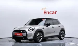 Mini Cooper Third Generation 5Door Classic Launch Pack 2021