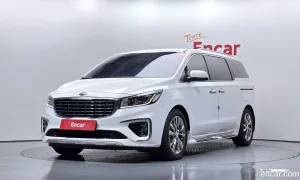 Kia Canival VIP 7-Seater Limousine 2018