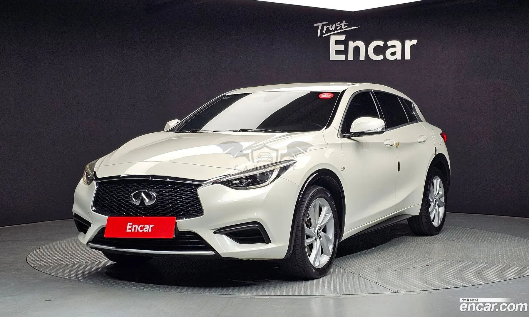 Infiniti Q30 2.0 Pure 2019