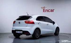 Kia Pride Luxury 1.6 GDI Hatchback 2013