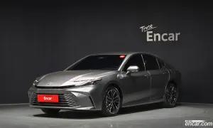 Toyota Camry 2.5 XLE Hybrid 2025