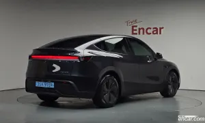 Tesla Model y Long Range AWD 2025