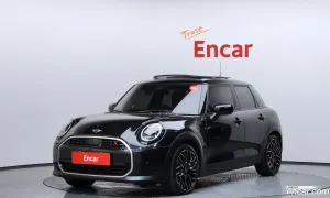 Mini Cooper 5 Door Favoured 2025