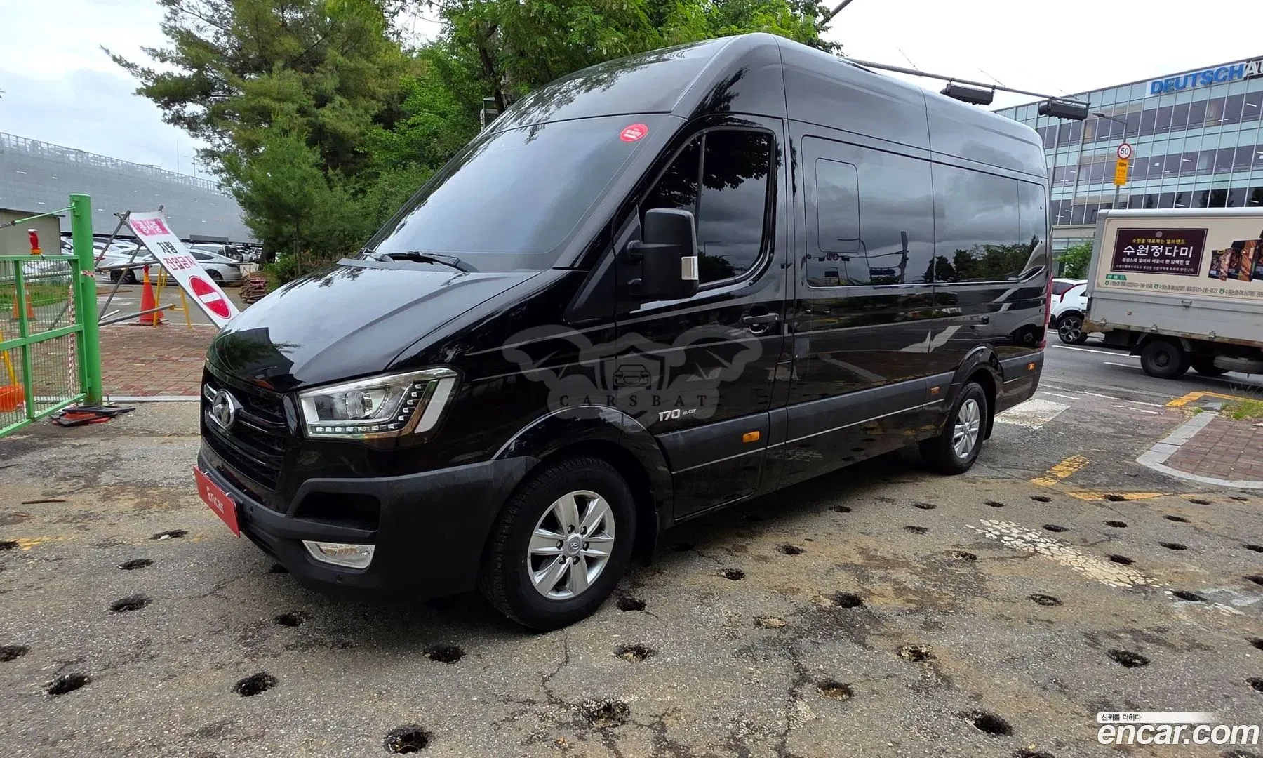 Hyundai Solati Luxury 14-seater 2017