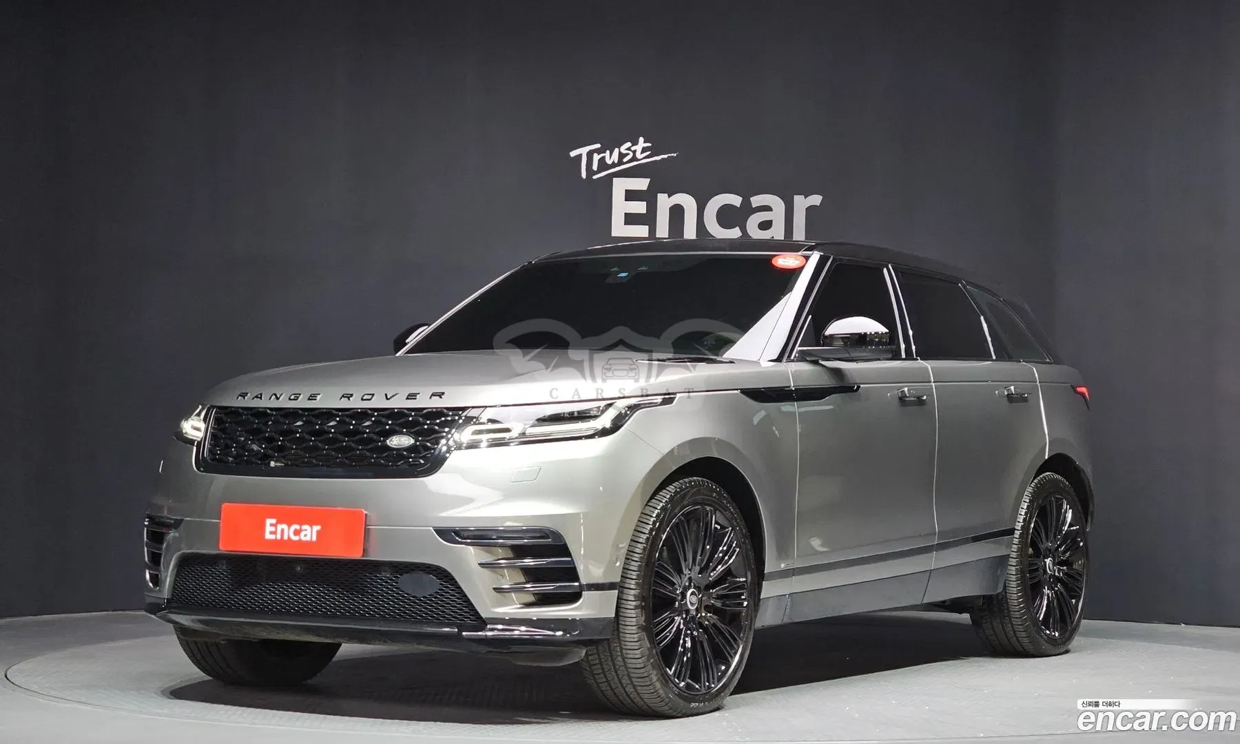 Land rover Range rover velar 3.0 D300 R-Dynamic HSE 2017