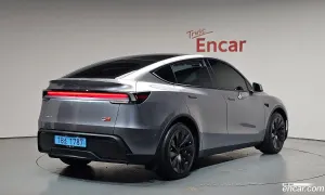 Tesla Model y Long Range AWD 2025