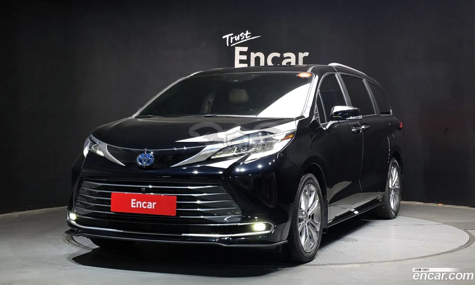 Toyota Sienna 2.5 Hybrid 2WD 2023