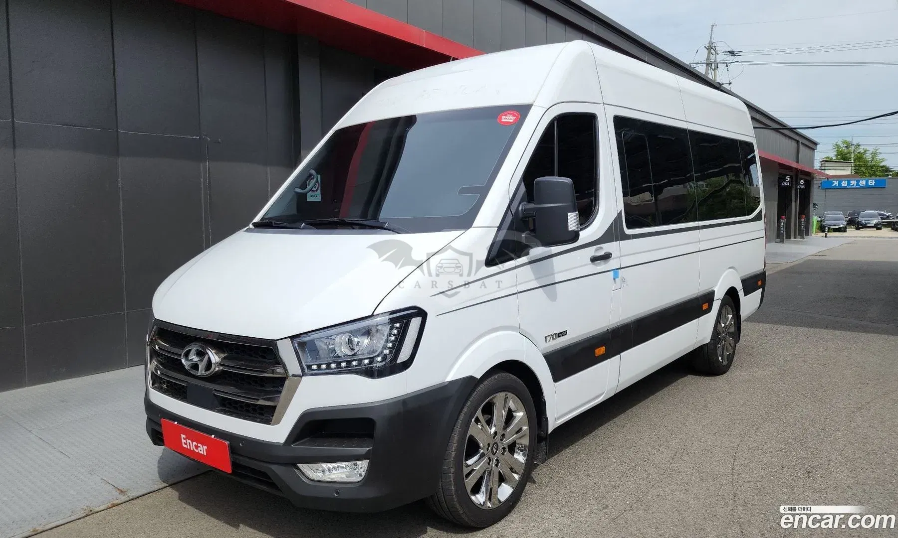 Hyundai Solati Luxury 15-seater 2023