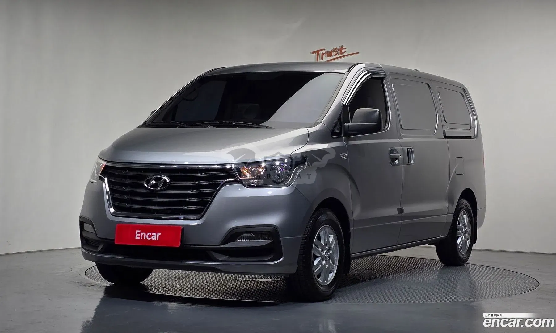 Hyundai Starex Smart Van 3-Seater 2018