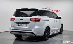 Kia Canival 9-seater Noblesse 2016
