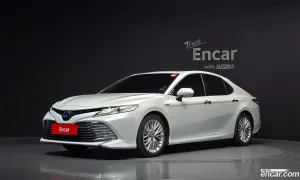 Toyota Camry 2.5 XLE Hybrid 2019