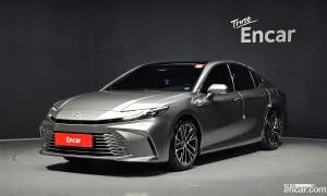 Toyota Camry 2.5 XLE Premium Hybrid 2025
