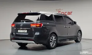 Kia Canival 9-seater Luxury 2017
