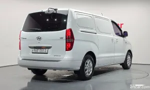 Hyundai Starex CVX Deluxe 3-Seater VAN 2014