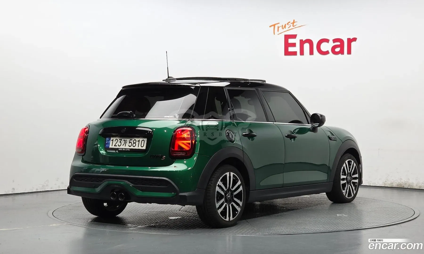 Mini Cooper Third Generation 5Door Classic 2024