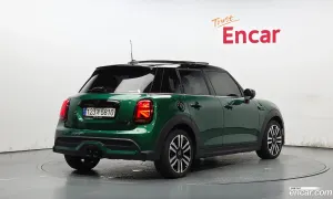 Mini Cooper Third Generation 5Door Classic 2024
