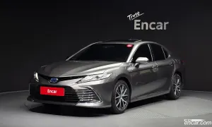 Toyota Camry 2.5 XLE Hybrid 2024