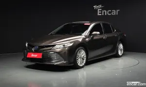 Toyota Camry 2.5 XLE Hybrid 2018