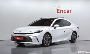 Toyota Camry 2.5 XLE Premium Hybrid 2025