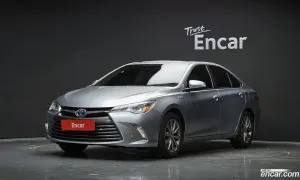 Toyota Camry Hybrid XLE 2017
