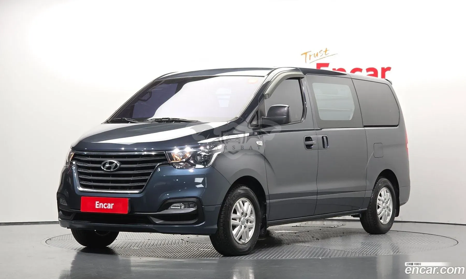 Hyundai Starex Modern Van 5-Seater 2018