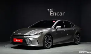 Toyota Camry 2.5 XLE Premium Hybrid 2025