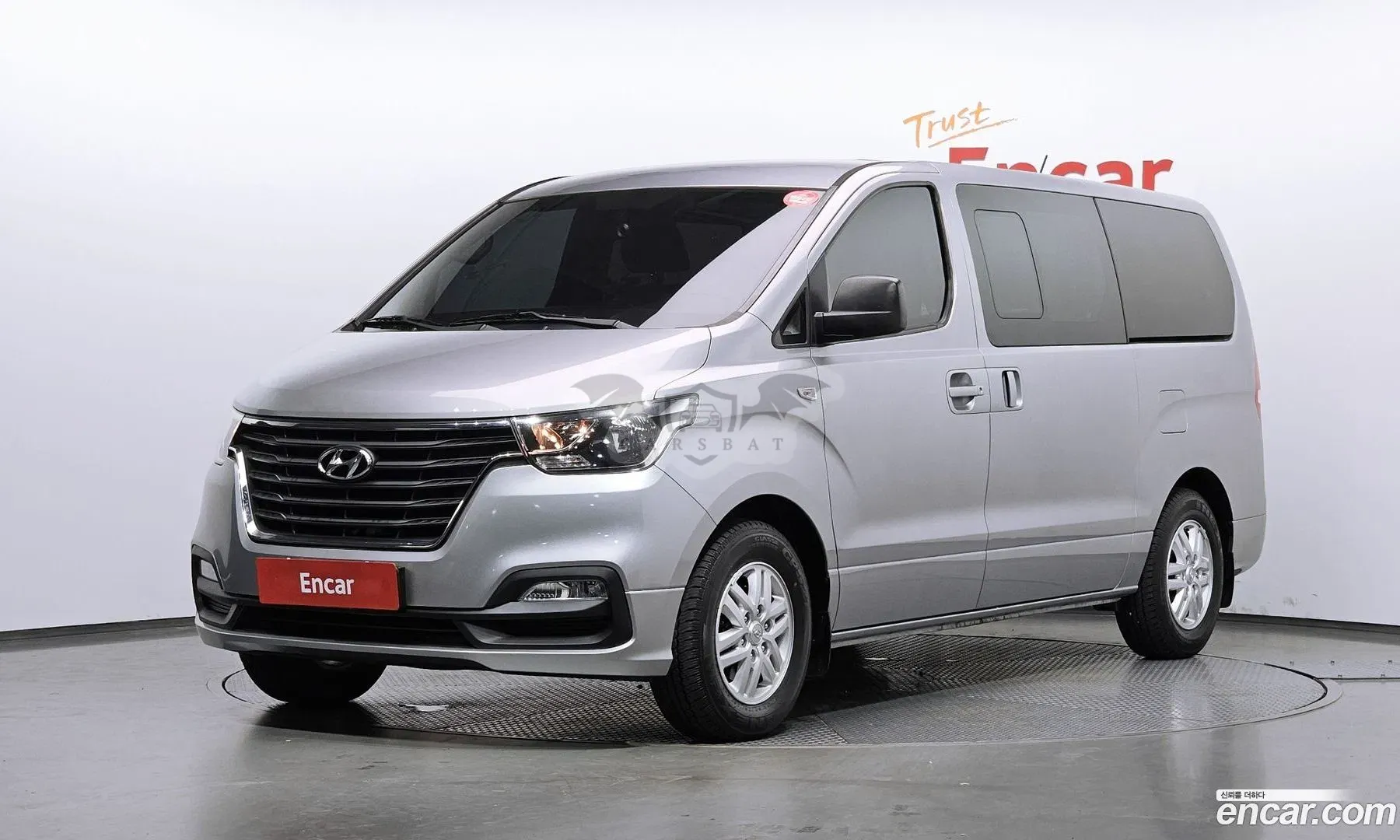Hyundai Starex Modern Van 5-Seater 2019