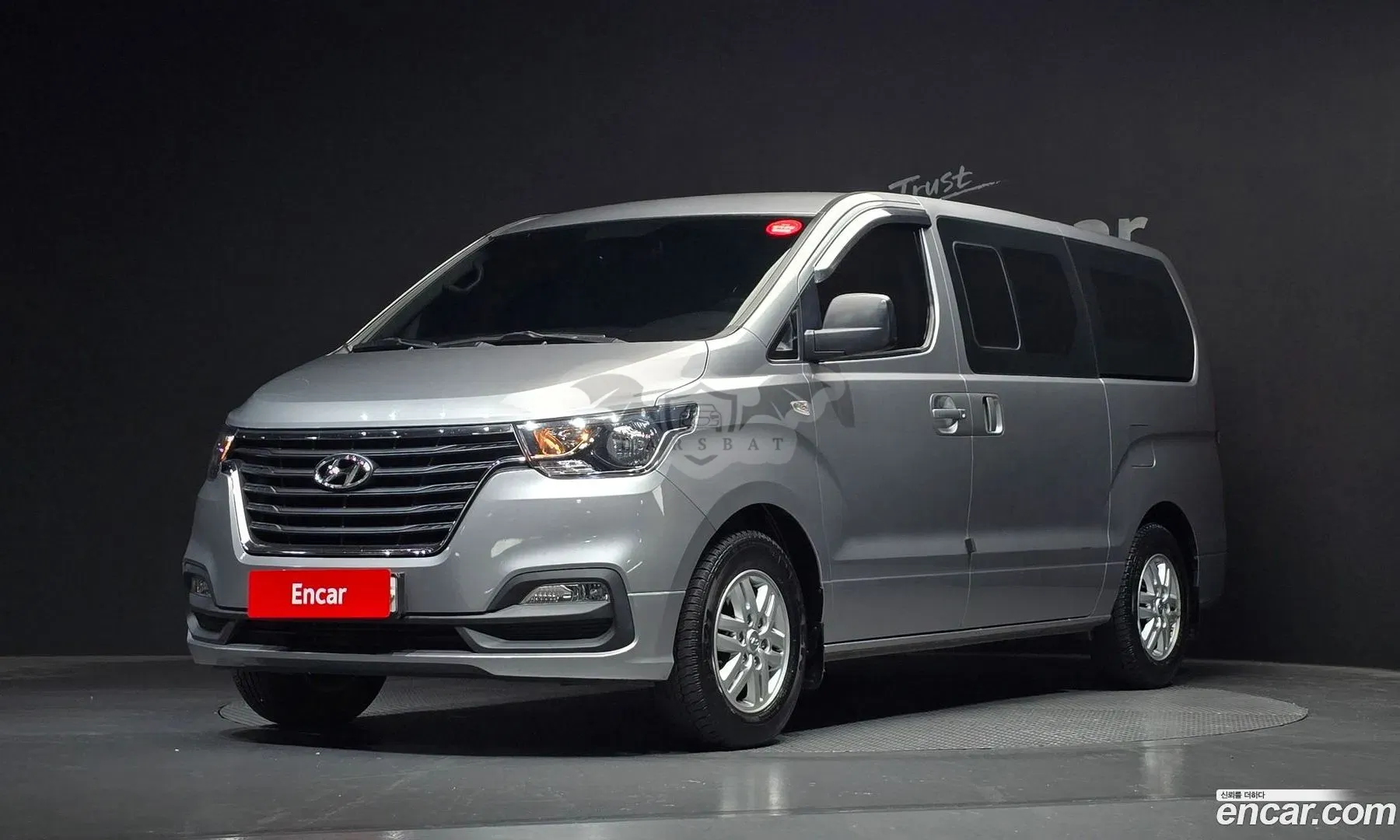Hyundai Starex Modern Van 5-Seater 2018