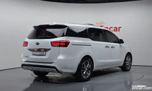 Kia Canival 9-seater Noblesse 2016