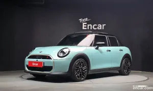 Mini Cooper 5 Door Favoured 2025