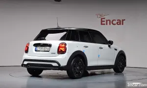 Mini Cooper Third Generation 5Door Classic 2024