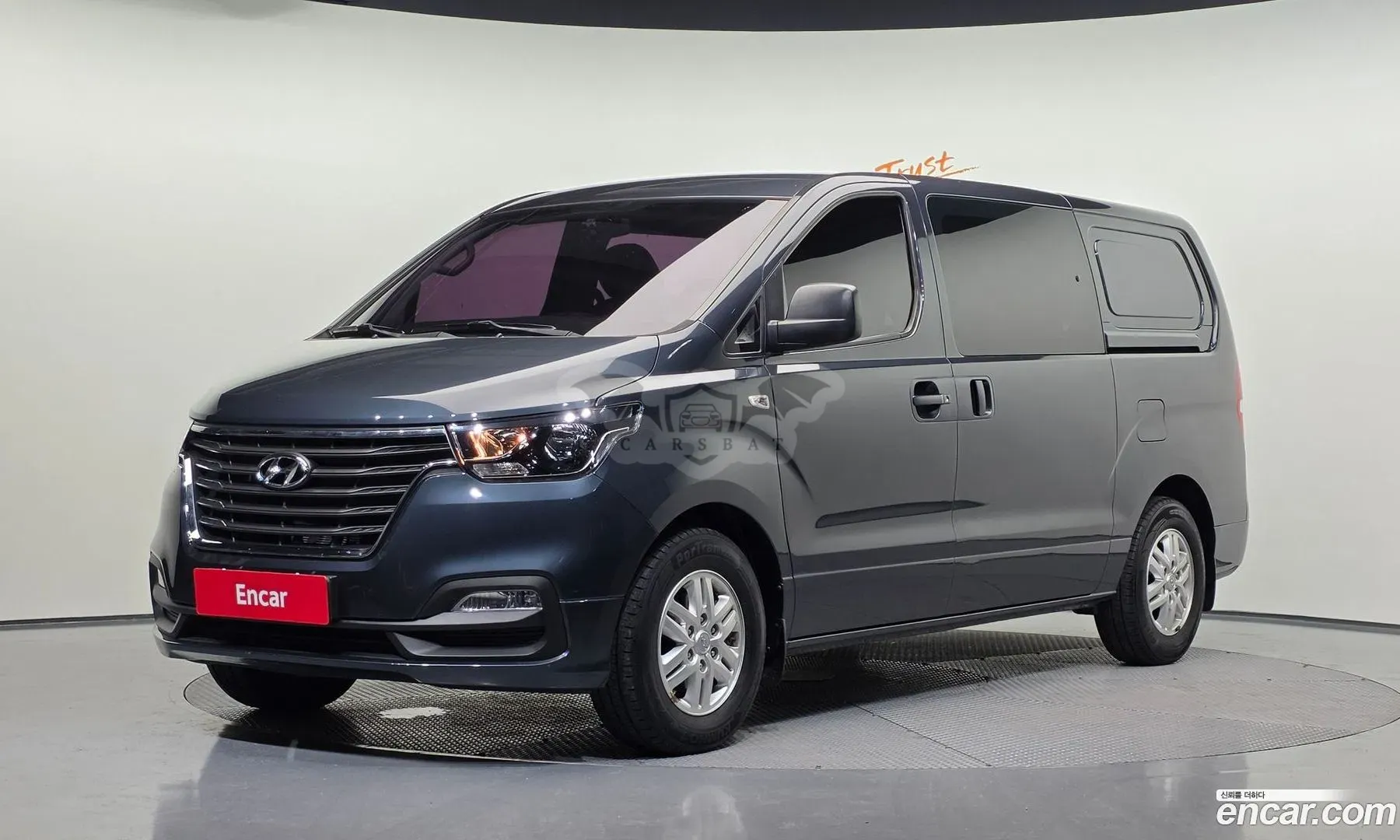Hyundai Starex Modern Van 5-Seater 2018
