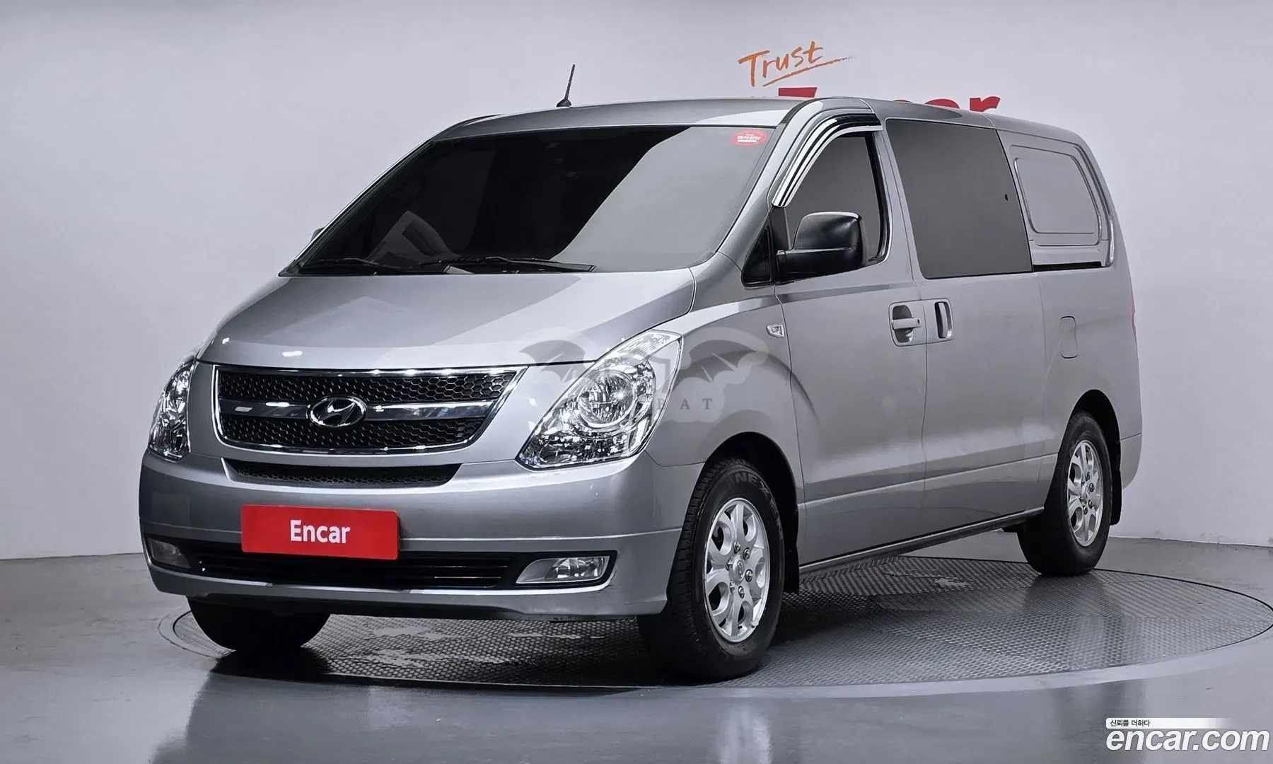 Hyundai Starex CVX Luxury 5-Seater VAN 2015