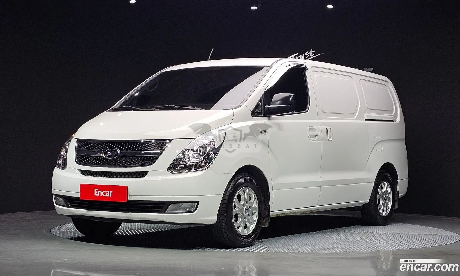 Hyundai Starex CVX Luxury 3-Seater VAN 2012