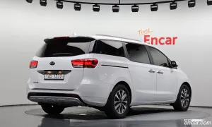 Kia Canival 9-seater Luxury 2015