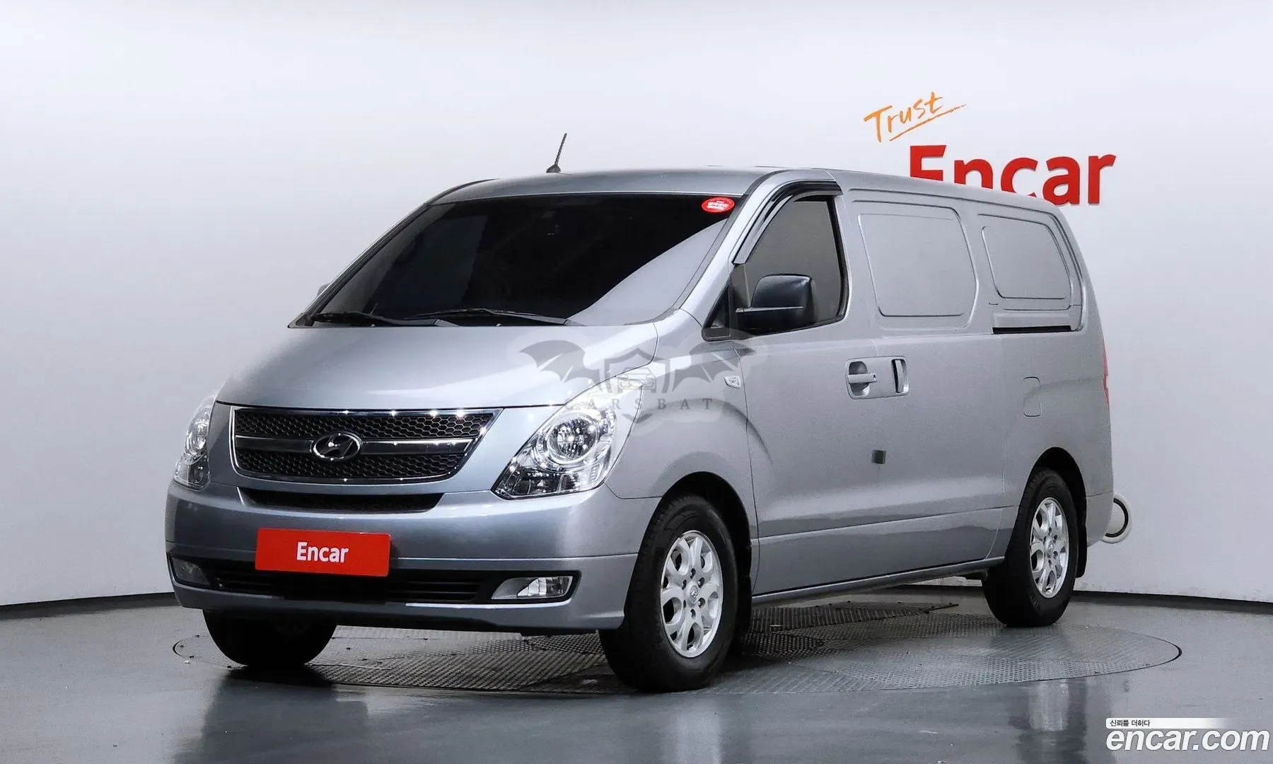 Hyundai Starex CVX Luxury 3-Seater VAN 2014