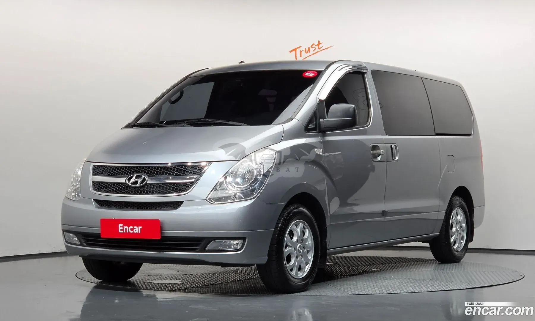 Hyundai Starex CVX Luxury 3-Seater VAN 2013