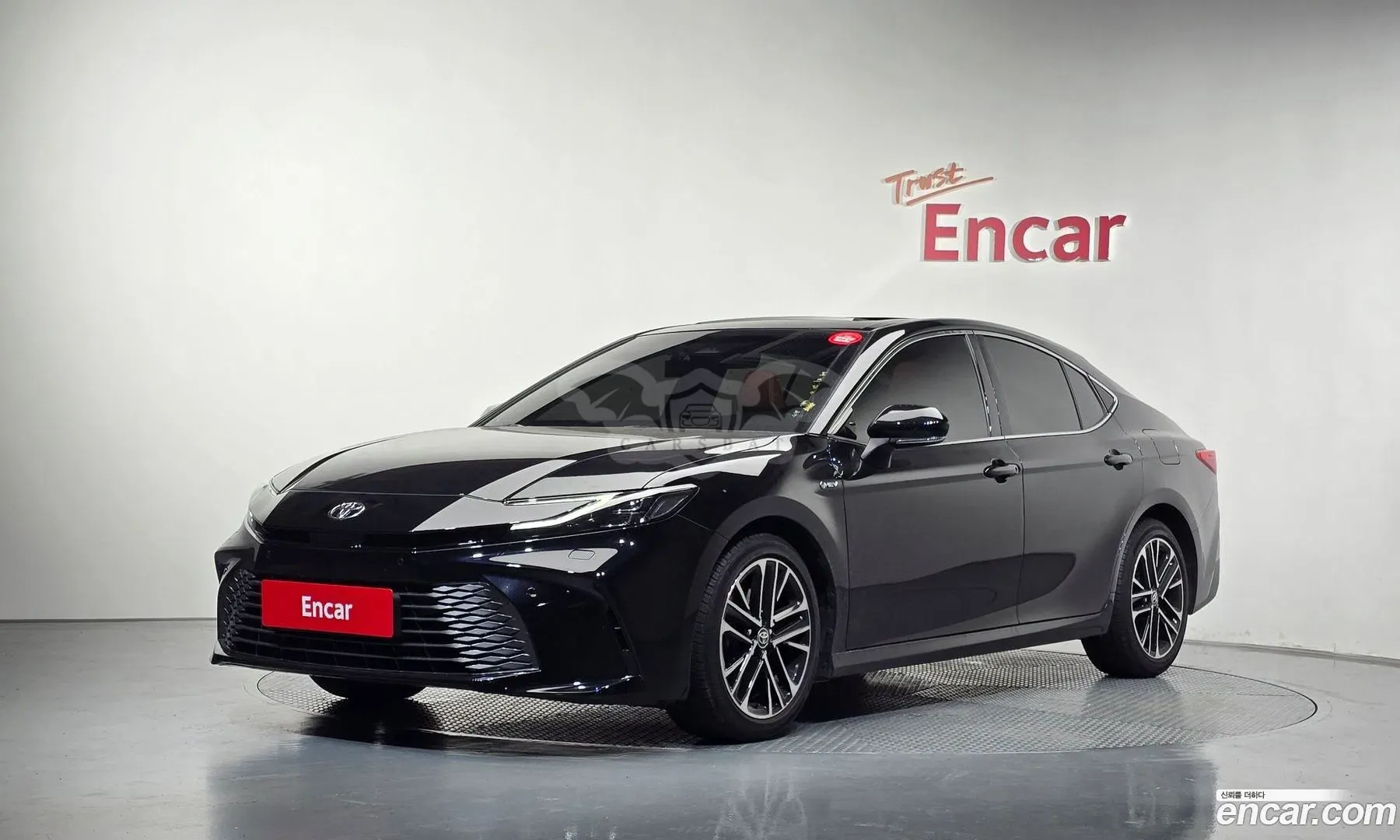 Toyota Camry 2.5 XLE Hybrid 2025